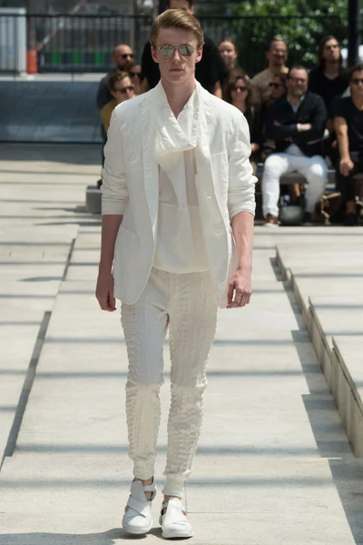 Look 11